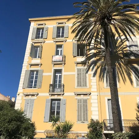 Plein Centre Et Ensoleille Avec Parking Securise كان